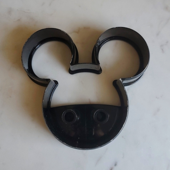 Disney Mickey Mouse Sandwich Cutter - Picture 2 of 4
